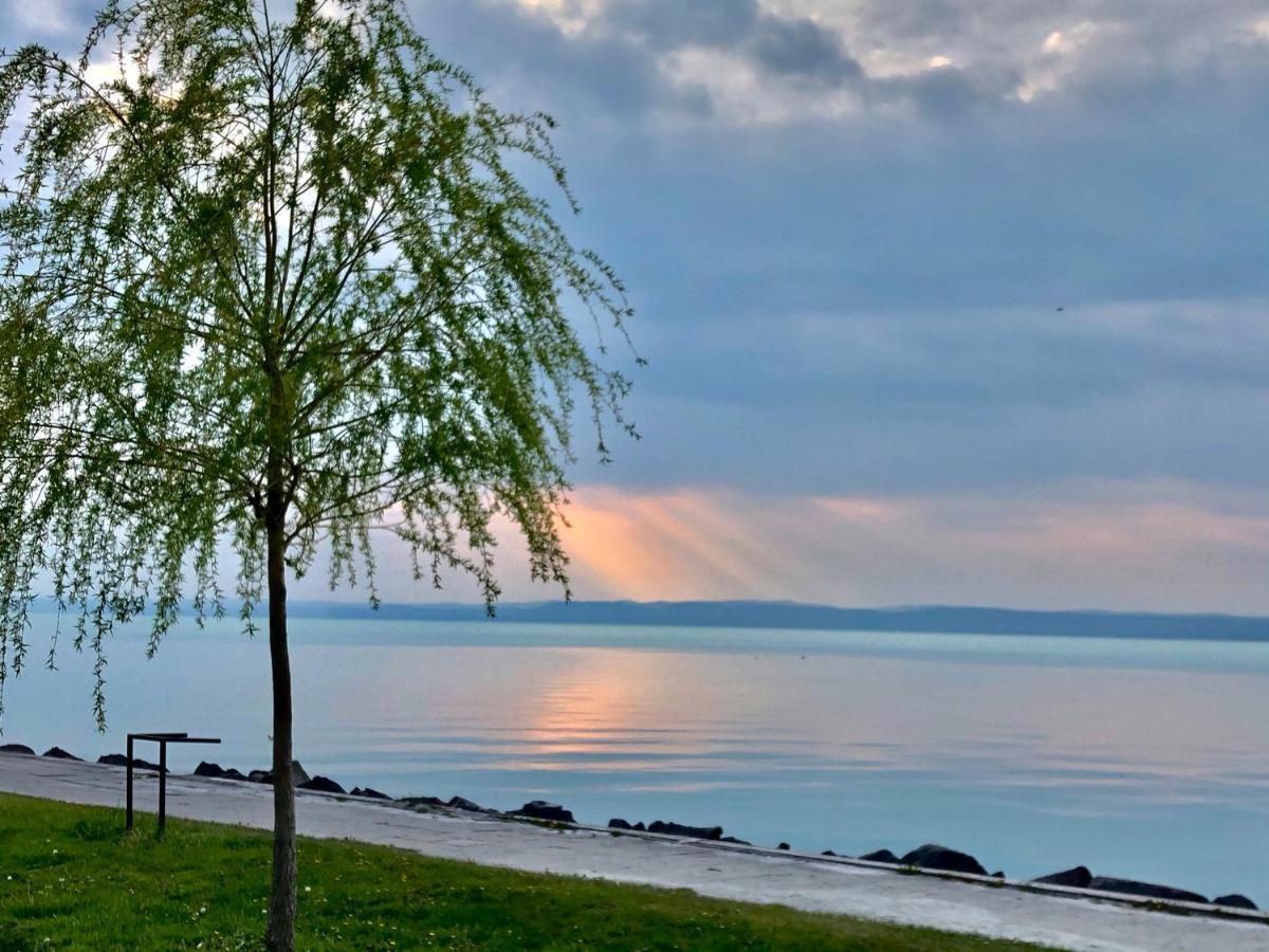 Siofoki Vizparti Nyaralo - Lakeside Apartment 外观 照片